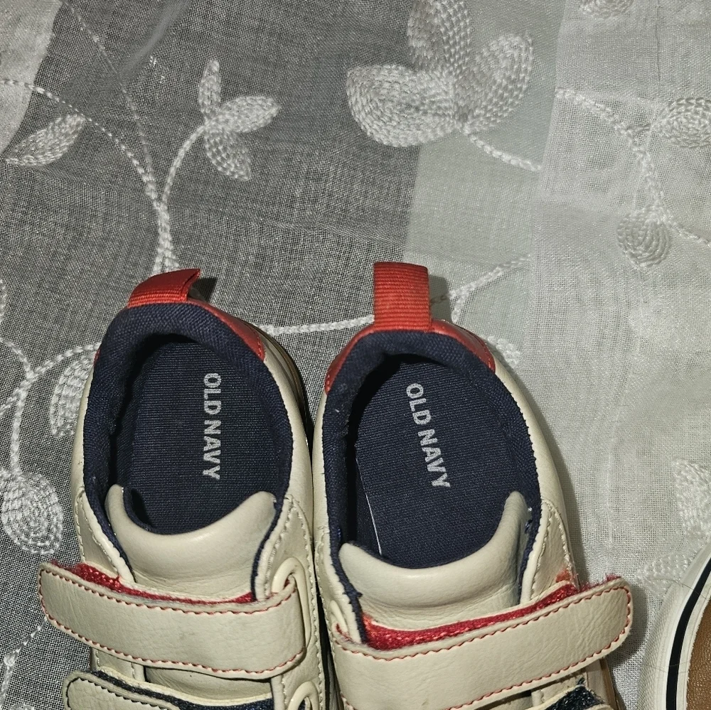Old Navy, kids shoes size 7